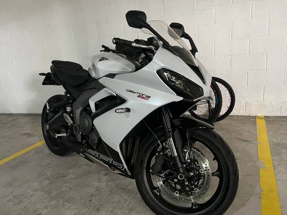 TRIUMPH DAYTONA 660 